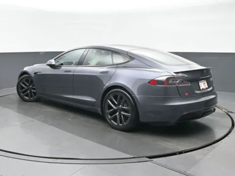 More photos of 2021 Tesla Model S Plaid at Gravity Autos Chicago, IL
