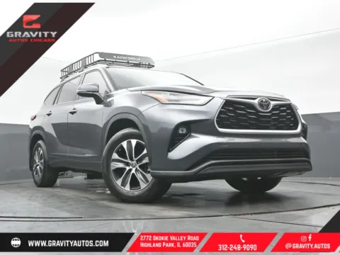 Gray 2023 Toyota Highlander XLE for sale in Highland Park, IL