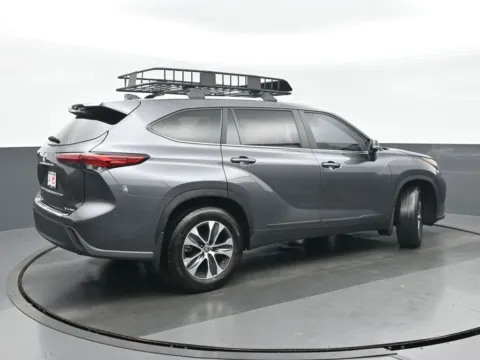 Another view of 2023 Toyota Highlander XLE for sale in Highland Park, IL at Gravity Autos Chicago