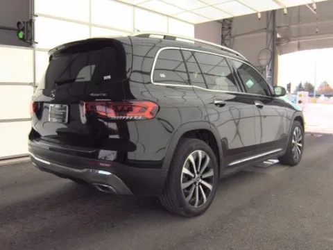 Photos of 2022 Mercedes-Benz GLB 250 for sale in Highland Park, IL at Gravity Autos Chicago