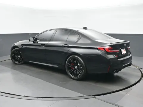 More photos of 2022 BMW M5 at Gravity Autos Chicago, IL
