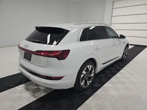 Photos of 2022 Audi e-tron Premium Plus for sale in Highland Park, IL at Gravity Autos Chicago