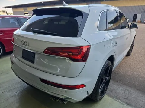 Photos of 2022 Audi SQ5 Premium Plus for sale in Highland Park, IL at Gravity Autos Chicago