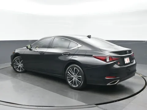 More photos of 2022 Lexus ES 350 at Gravity Autos Chicago, IL