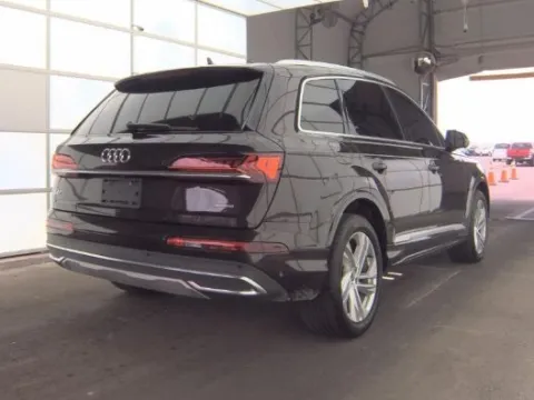 Photos of 2021 Audi Q7 55 Premium Plus for sale in Highland Park, IL at Gravity Autos Chicago