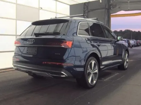 Photos of 2020 Audi Q7 55 Premium Plus for sale in Highland Park, IL at Gravity Autos Chicago