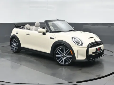 More photos of 2023 MINI Cooper S at Gravity Autos Chicago, IL