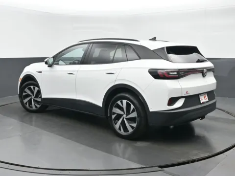More photos of 2023 Volkswagen ID.4 Pro at Gravity Autos Chicago, IL