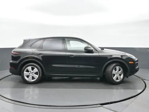 Photos of 2021 Porsche Cayenne for sale in Highland Park, IL at Gravity Autos Chicago
