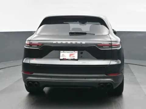 More photos of 2021 Porsche Cayenne at Gravity Autos Chicago, IL