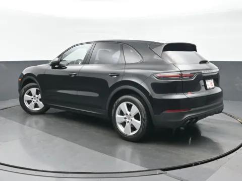 More photos of 2021 Porsche Cayenne at Gravity Autos Chicago, IL