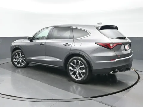 More photos of 2022 Acura MDX Technology at Gravity Autos Chicago, IL