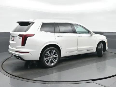 Another view of 2020 Cadillac XT6 Premium Luxury for sale in Highland Park, IL at Gravity Autos Chicago