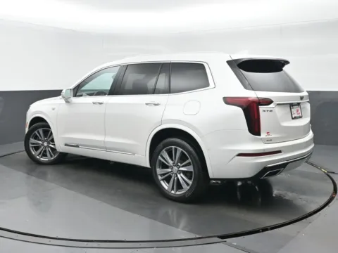 More photos of 2020 Cadillac XT6 Premium Luxury at Gravity Autos Chicago, IL
