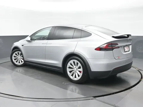 More photos of 2018 Tesla Model X P100D at Gravity Autos Chicago, IL