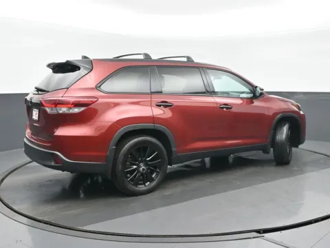 Another view of 2019 Toyota Highlander for sale in Highland Park, IL at Gravity Autos Chicago