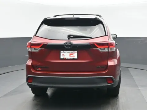 More photos of 2019 Toyota Highlander at Gravity Autos Chicago, IL