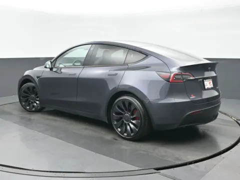 More photos of 2022 Tesla Model Y Performance at Gravity Autos Chicago, IL