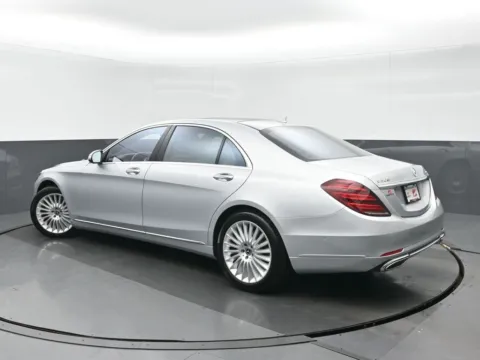 More photos of 2020 Mercedes-Benz S-Class S 560 at Gravity Autos Chicago, IL