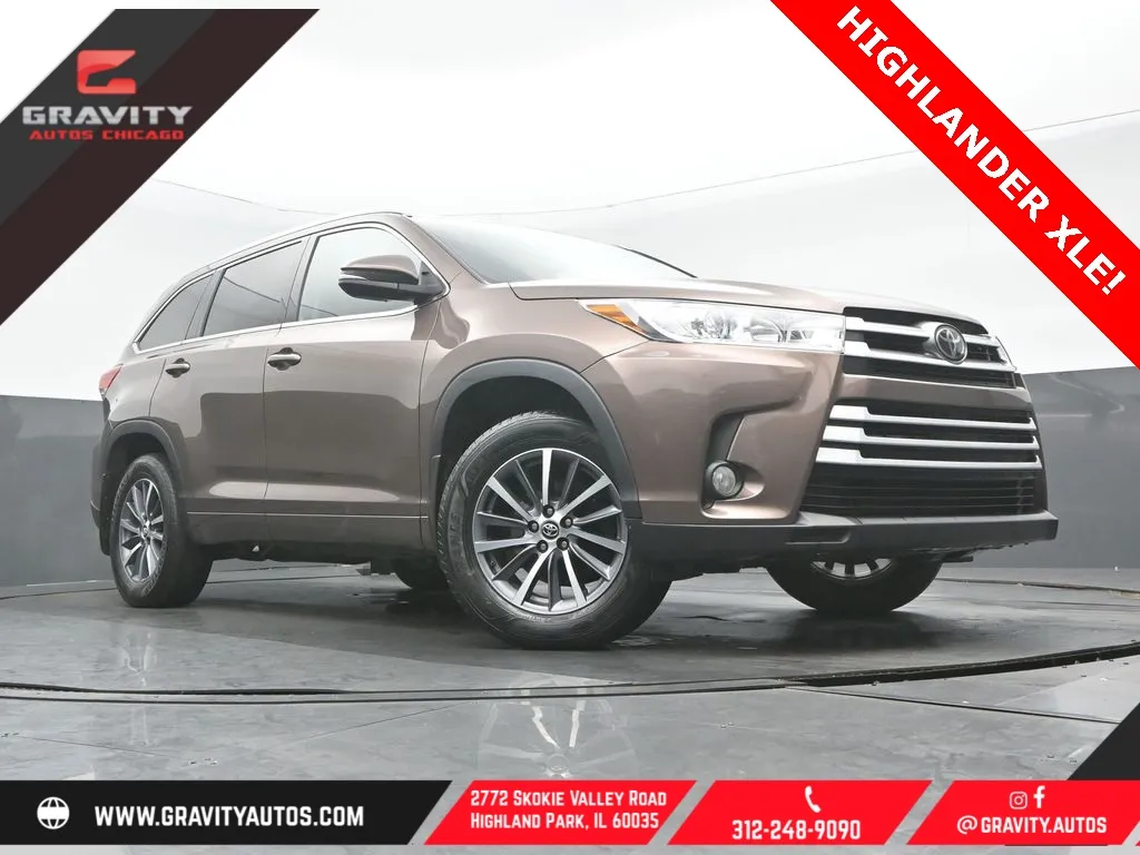Brown 2018 Toyota Highlander XLE for sale in Highland Park, IL