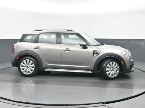 Photos of 2019 MINI Cooper S Countryman Signature for sale in Highland Park, IL at Gravity Autos Chicago