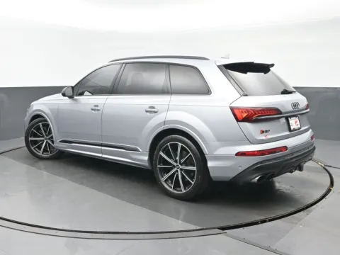 More photos of 2022 Audi Q7 45 Premium Plus at Gravity Autos Chicago, IL