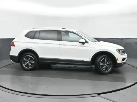 Photos of 2019 Volkswagen Tiguan 2.0T SEL for sale in Highland Park, IL at Gravity Autos Chicago