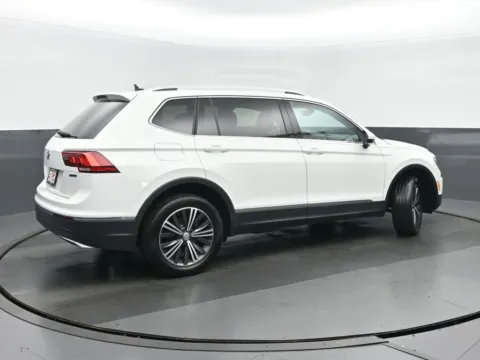 Another view of 2019 Volkswagen Tiguan 2.0T SEL for sale in Highland Park, IL at Gravity Autos Chicago