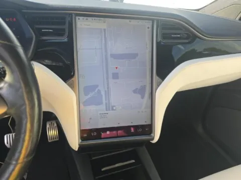 More photos of 2019 Tesla Model X 100D at Gravity Autos Chicago, IL