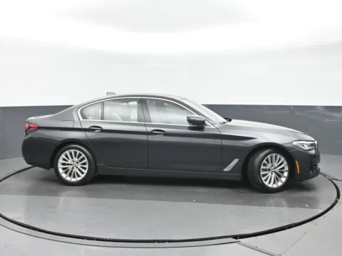 Photos of 2022 BMW 5 Series 530i xDrive for sale in Highland Park, IL at Gravity Autos Chicago