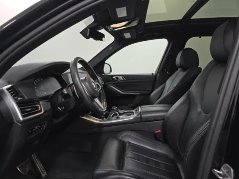 Another view of 2021 BMW X5 xDrive40i for sale in Highland Park, IL at Gravity Autos Chicago