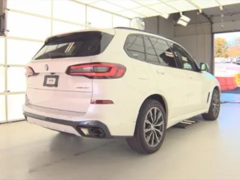 Photos of 2023 BMW X5 xDrive40i for sale in Highland Park, IL at Gravity Autos Chicago