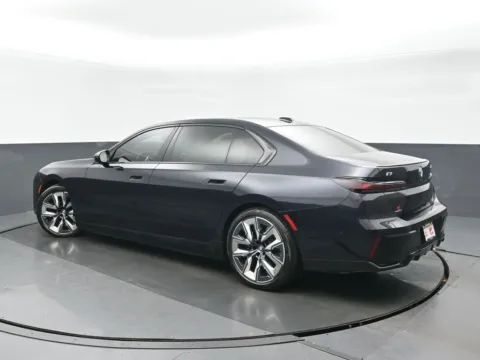 More photos of 2023 BMW i7 xDrive60 at Gravity Autos Chicago, IL