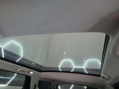 More photos of 2020 Land Rover Discovery Sport SE at Gravity Autos Chicago, IL