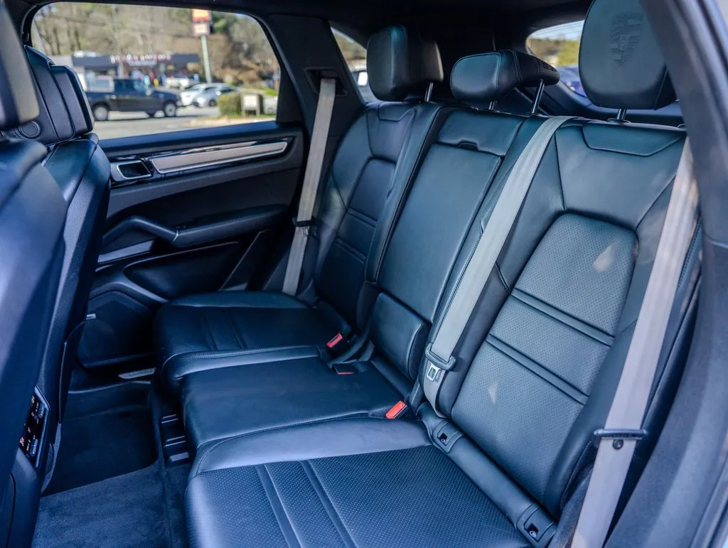2022 Porsche Cayenne Platinum Edition - Photo 20