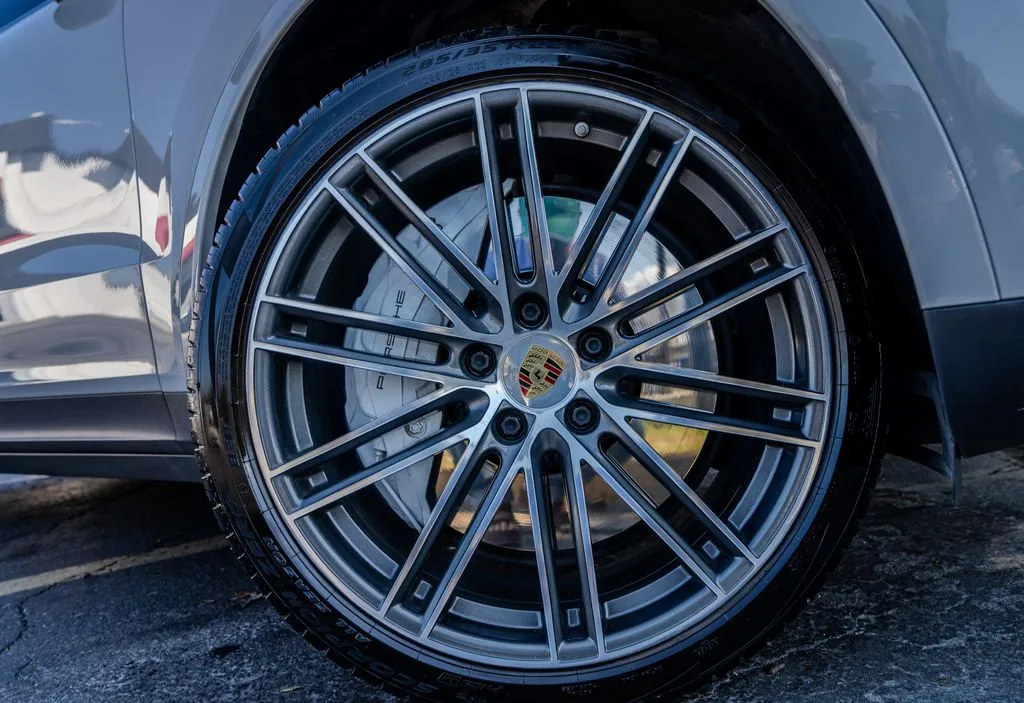 2022 Porsche Cayenne Platinum Edition - Photo 31