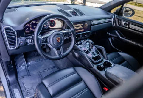 More photos of 2022 Porsche Cayenne Platinum Edition at Gravity Autos Atlanta, GA