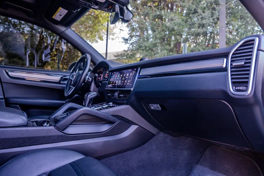 2022 Porsche Cayenne Platinum Edition - Photo 23