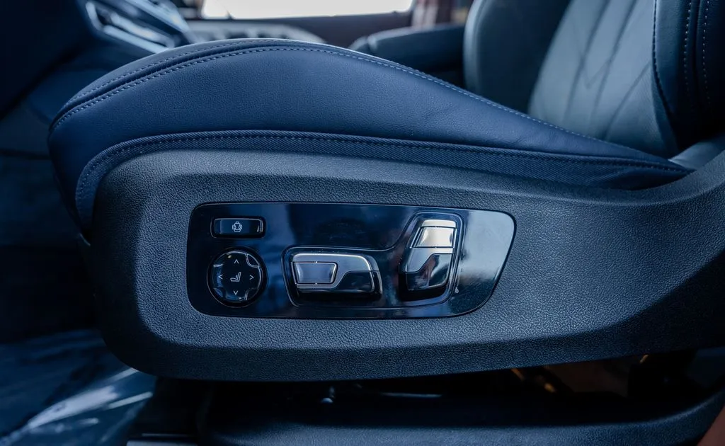 2026 BMW XM Base - Photo 18