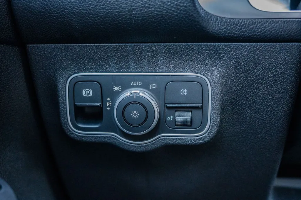 Mercedes-Benz GLB photo 9