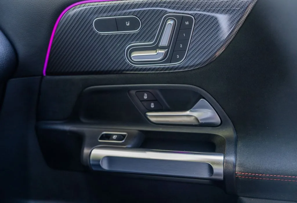 Mercedes-Benz GLB photo 15