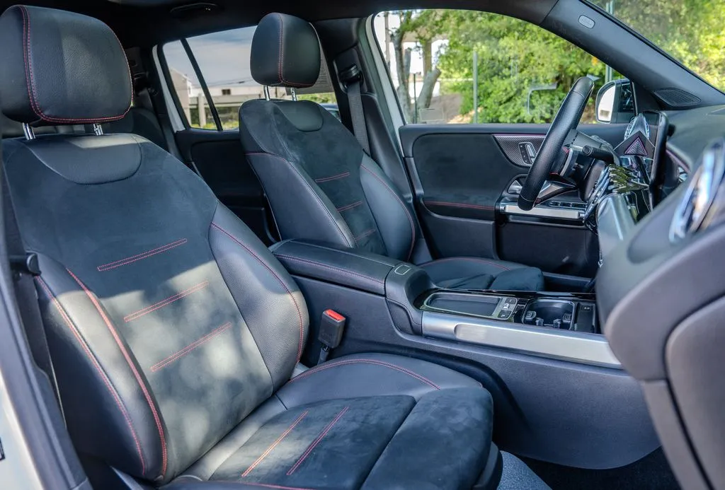 Mercedes-Benz GLB photo 22