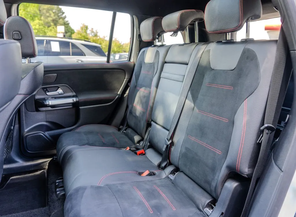 Mercedes-Benz GLB photo 20