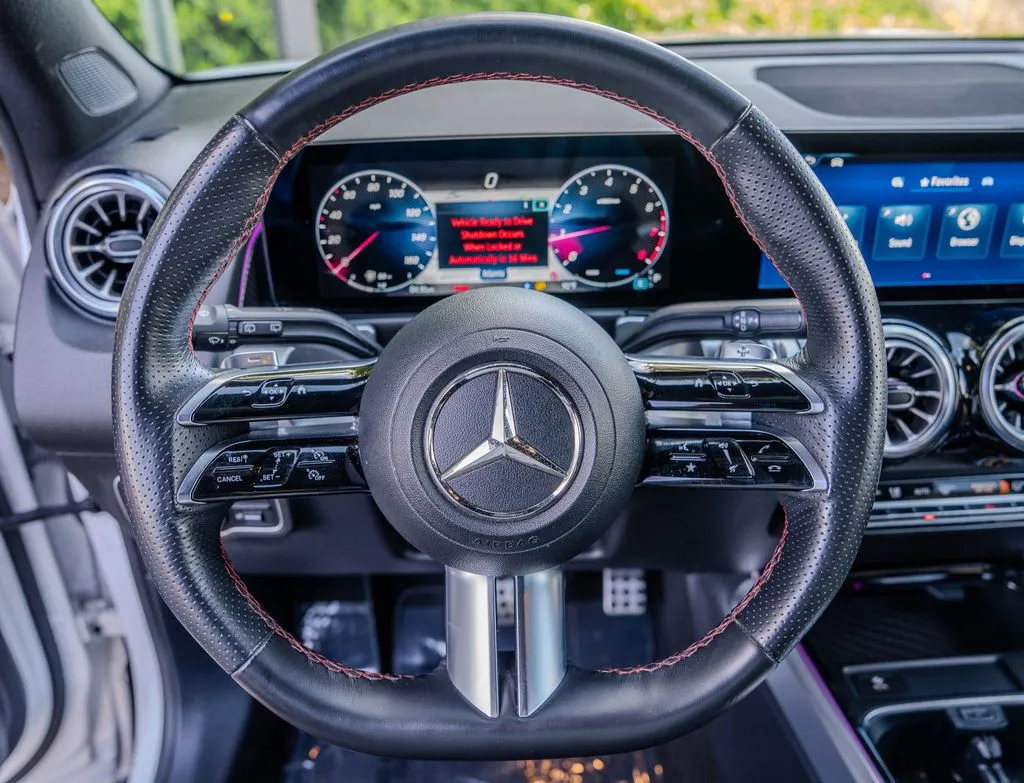Mercedes-Benz GLB photo 5