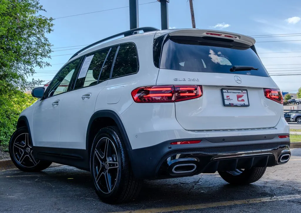 Mercedes-Benz GLB photo 24