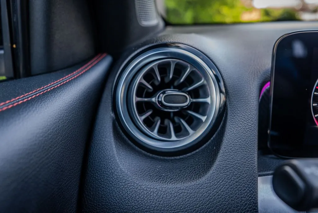 Mercedes-Benz GLB photo 8