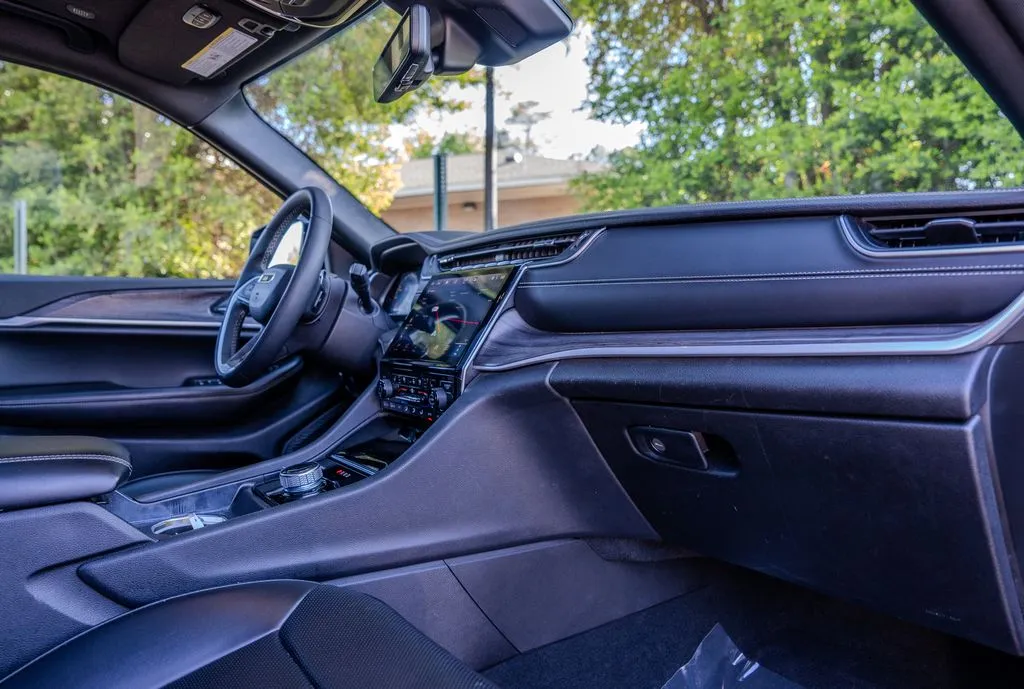 Jeep Grand Cherokee L photo 24