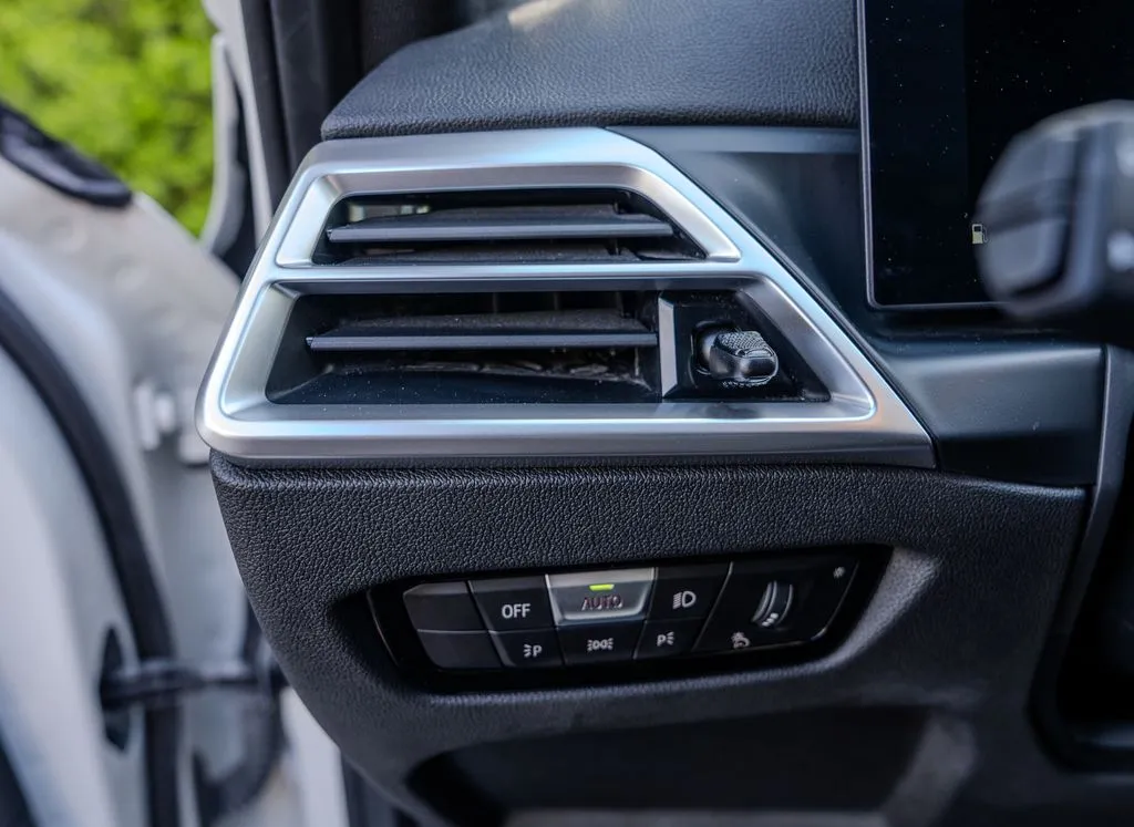 BMW 3 Series photo 8