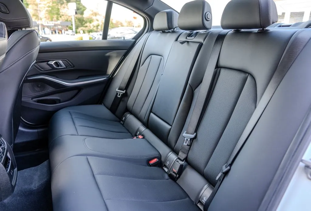 BMW 3 Series photo 18