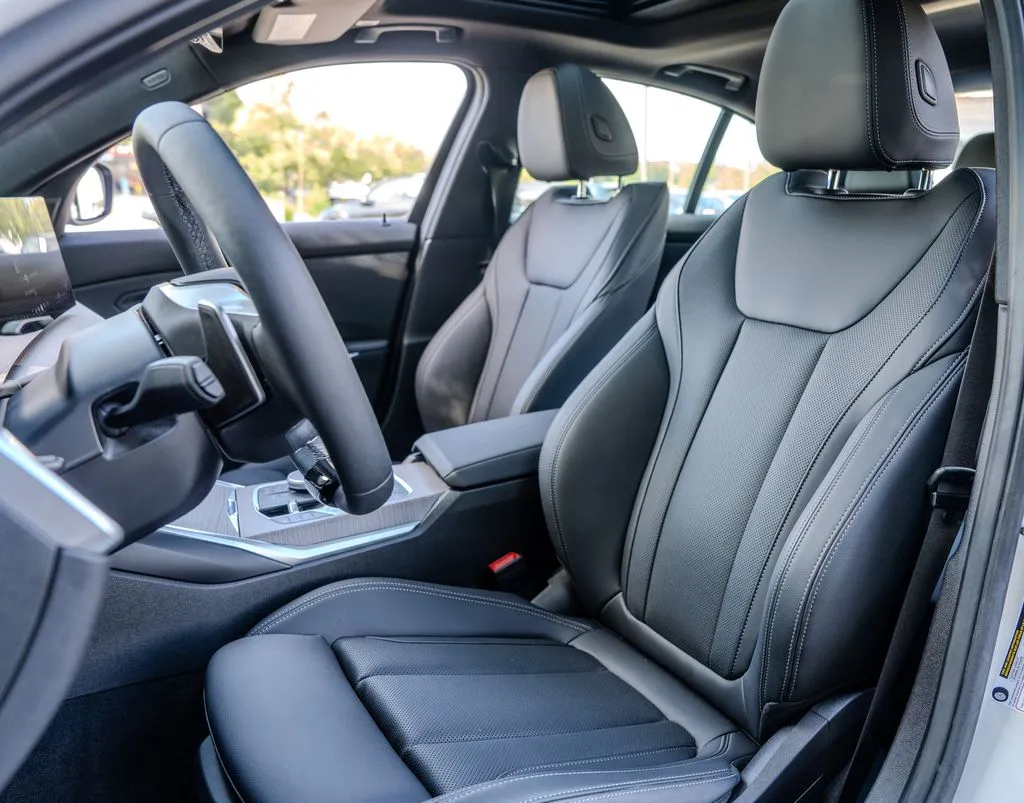 BMW 3 Series photo 17